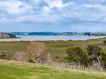 2.27ha rolling block with river views