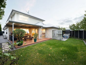 Executive Queenwood Living
