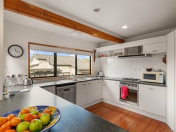 Seaside Living - A Coastal Gem