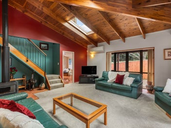 Seaside Living - A Coastal Gem