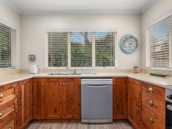 Motivated Vendor Looking to Move Says Sell!