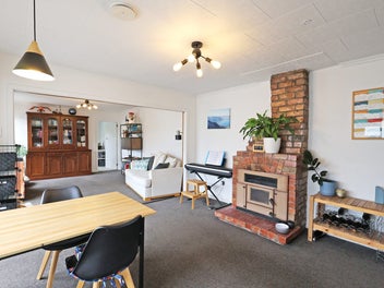 Great first home or investment!
