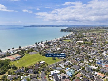 Luxury in Macleans over 1,000 sqm Freehold