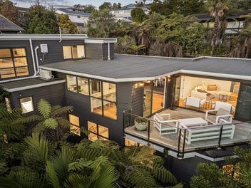 Family Retreat Nestled in the Bush