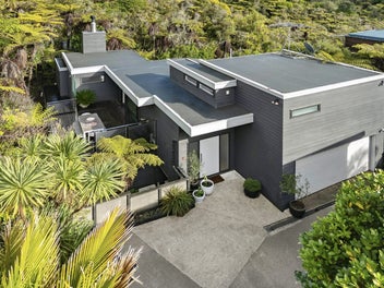 Family Retreat Nestled in the Bush