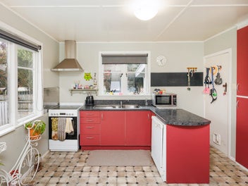 Hokowhitu First Home Potential!