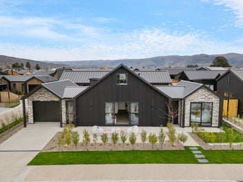 5 bedrooms & room for the boat, trailer...