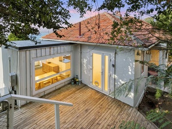 Starter Home With Spectacular Harbour Views!