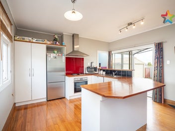 SPACIOUS HOME & GARAGE