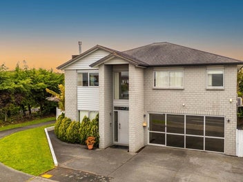 Corner Site Luxury – 6 Bed & Granny Flat Option