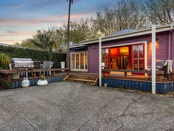 4 x 4 on Francis Street - Grey Lynn