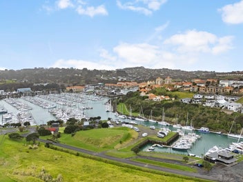 Spacious Family Home in the Heart of Gulf Harbour