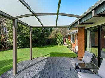 Private Cul-de-Sac - The Perfect Family Haven
