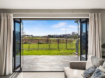 Clegg Street, Park Seat