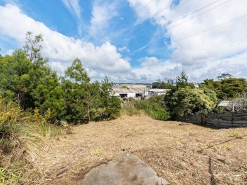 Special Price – 723m² Land in Avondale!