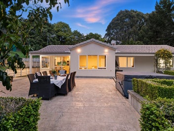 Entertainer’s Dream, Home and Harvest