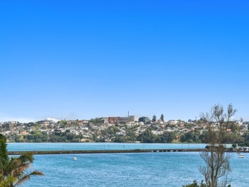 Paritai Location, Panoramic Views with Pool