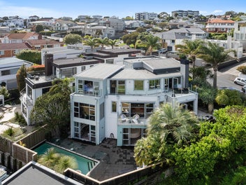 Paritai Location, Panoramic Views with Pool