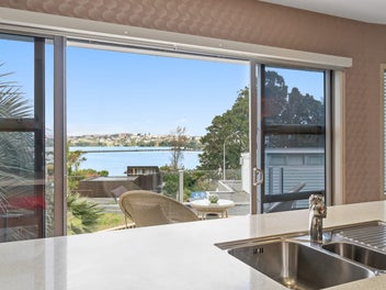 Waterview, Location, with Pool