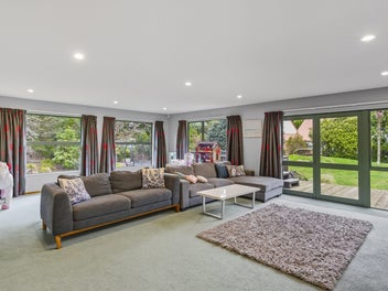 Gorgeous Grand Design - Raumati South