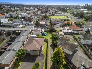 Central Tauranga - Freehold & Full of Potential