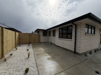 Elegant New Build – Easy Living Awaits