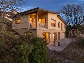 Eco-Luxury Retreat with Unparalleled Lake Views