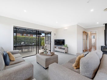 Sunny, Stylish & Perfectly Located in Howick