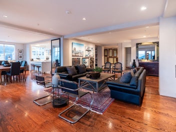 EXECUTIVE 3 BEDROOMS & OFFICE & 3 CAR...