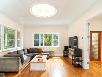 STYLISH ENTERTAINING MADE EASY