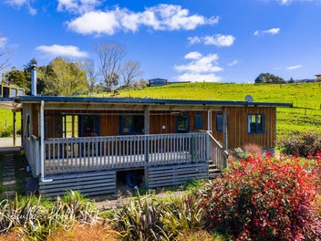 Family Comfort, Workshop Space & Native Beauty