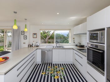 Raumati Beach Brick Haven