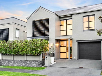 Parkside Living with Big Backyard & Mountain Views