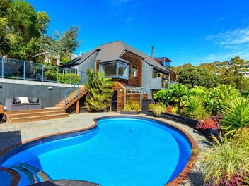 Stunning views, Five Bedrooms And Inground Pool
