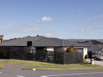 Coastal Family Living & Lifestyle Home – Omokor