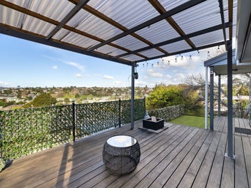 Charming A-Frame with Urban Views