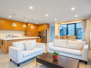 Sunny, Spacious & Sea Breezes