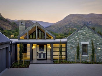 SUPERB VIEWS AND LOCATION