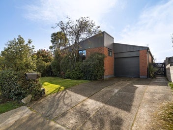 Spacious Family Home with Easy-Care Gardens