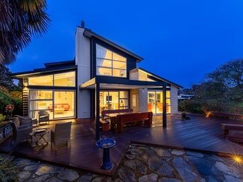 Coastal Ease | Contemporary Style