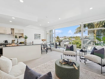 Executive Parnell Apartment - Vendor must sell.