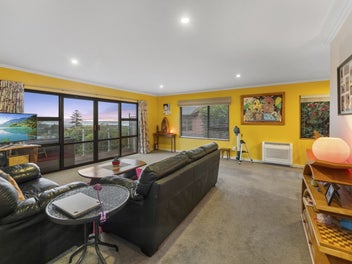 Panoramic Views & Private Outdoor Sanctuary