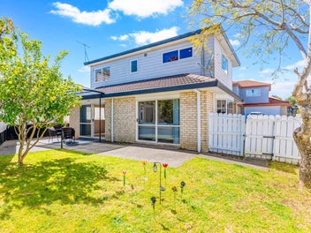 Freehold, Brick & Weatherboard 4-Bedroom Famil...