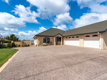 Spacious Family Living with Triple Garaging