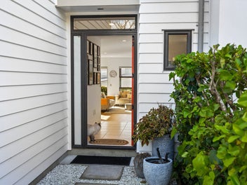 Vendors moving overseas! Must view!