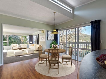 Ideal Family home - Tawa Int & College Zoning