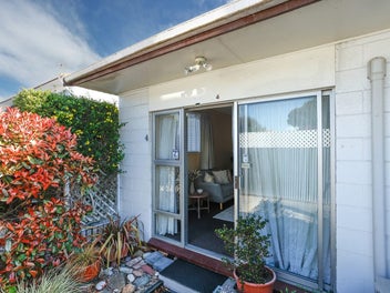 Affordable, Close To The City and a Double Garage