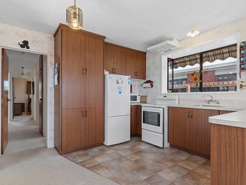 Solid Home, Superb Location