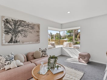 Super Modern Family Living