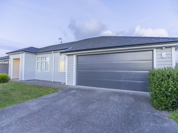 Dream Home. Serious Sellers.